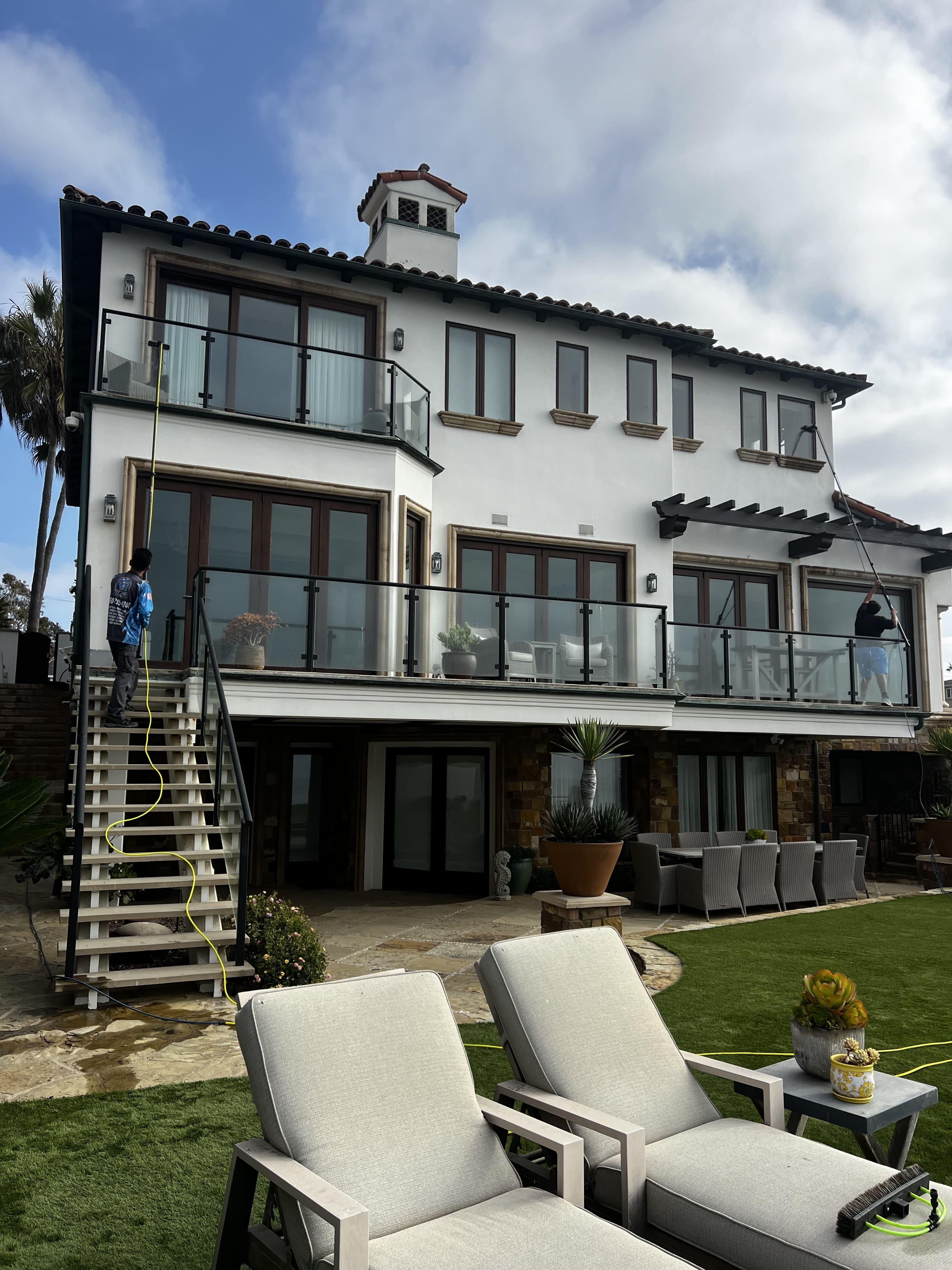 Professional window cleaning services in Escondido